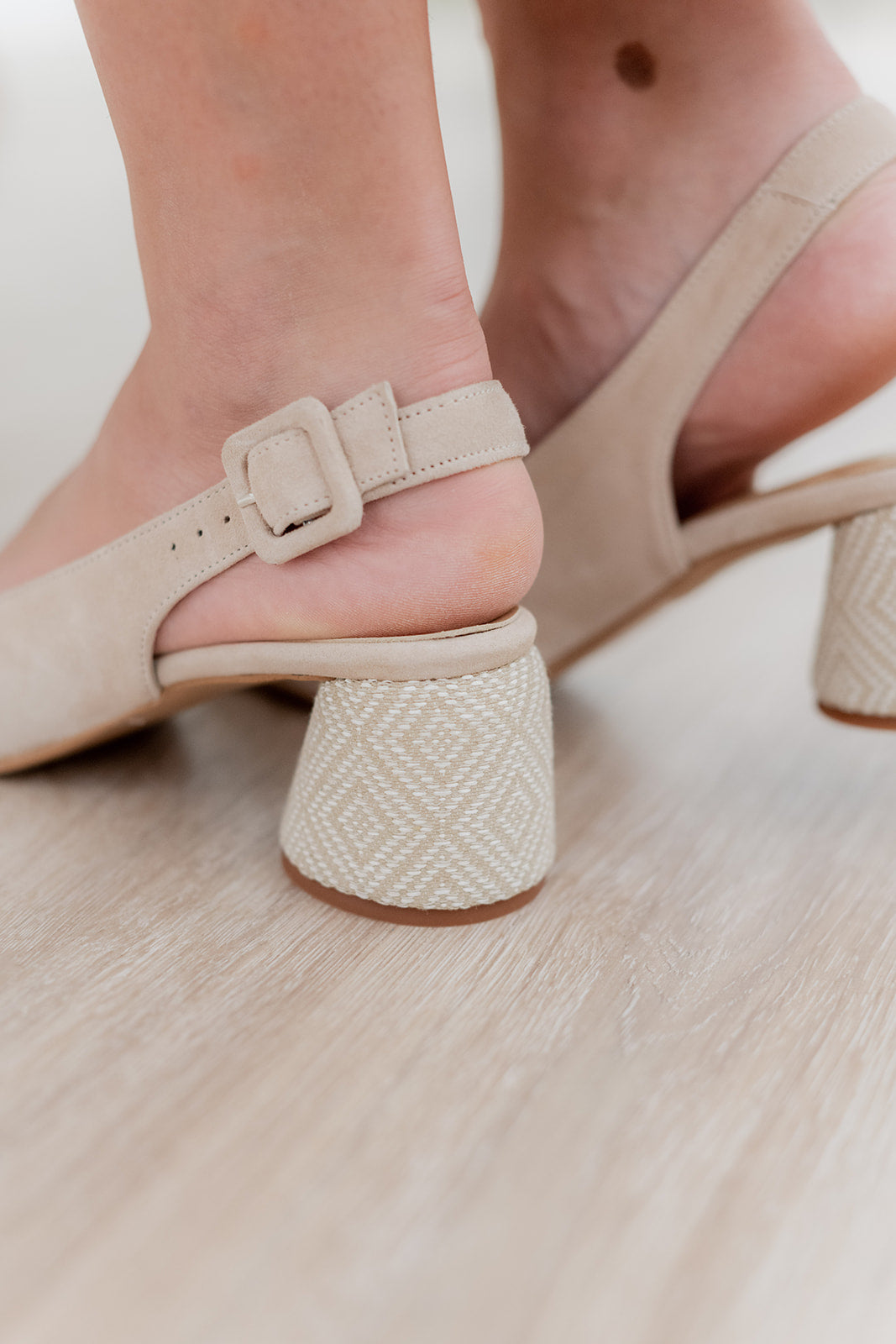 Ania Beige-tipo salón-ania, ante, liso, salón, tacon de 4, zapatos de color beige-Loovshoes