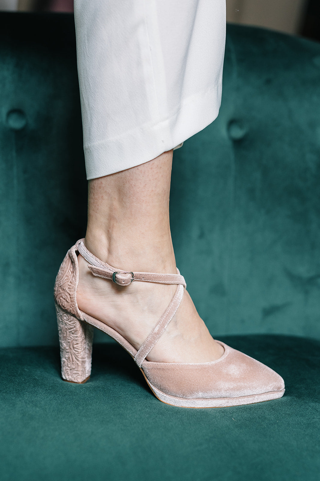 Celia Velvet Nude-tipo salón-celia, cápsula velvet collection, liso, novia, salón, tacón de 7.5, terciopelo, terciopelo nude, zapatos de color nude-Loovshoes