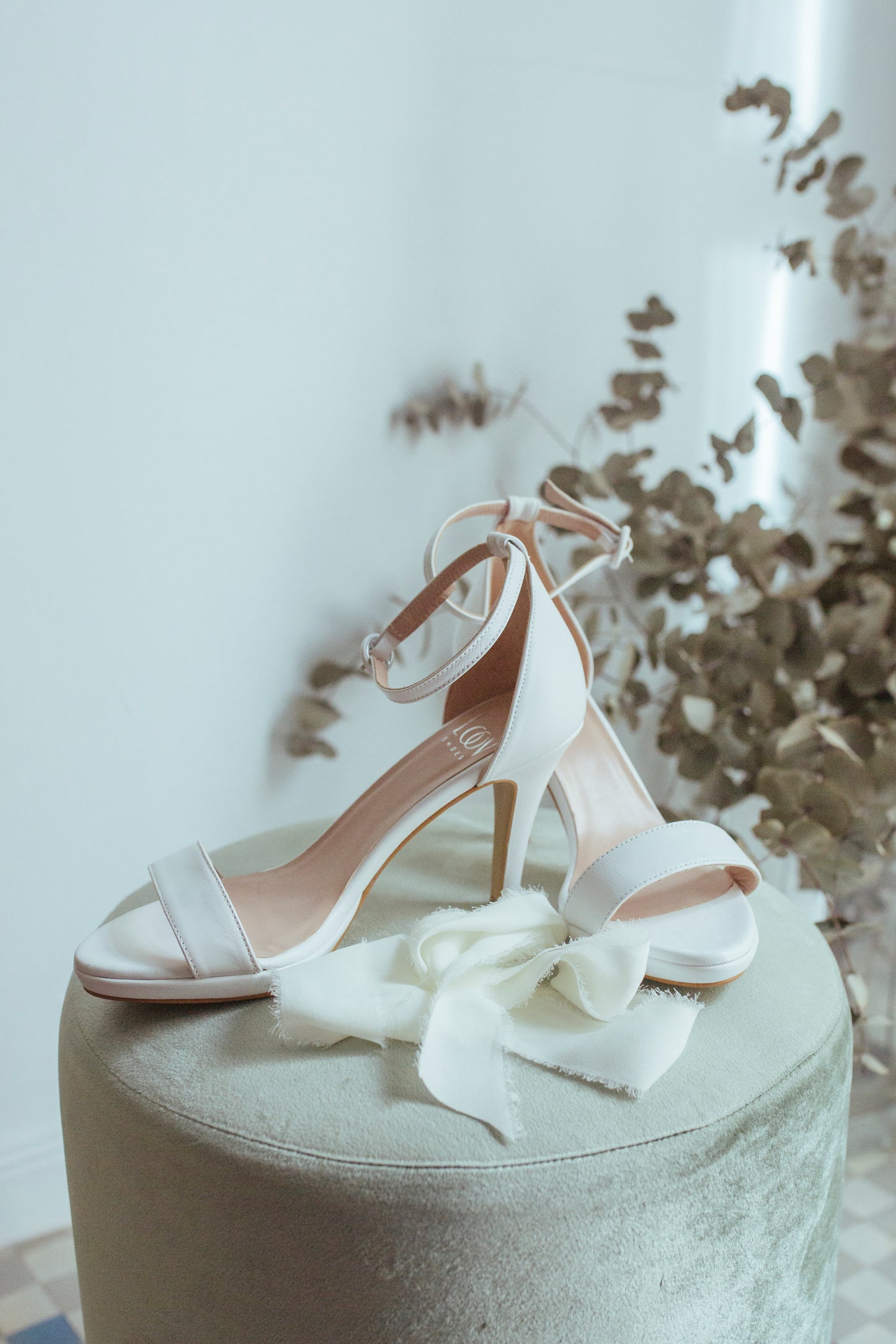 Alma Blanco de 8 cm-tipo salón-alma, blanco, liso, sandalia, tacon de 8, zapatos de color blanco-Loovshoes