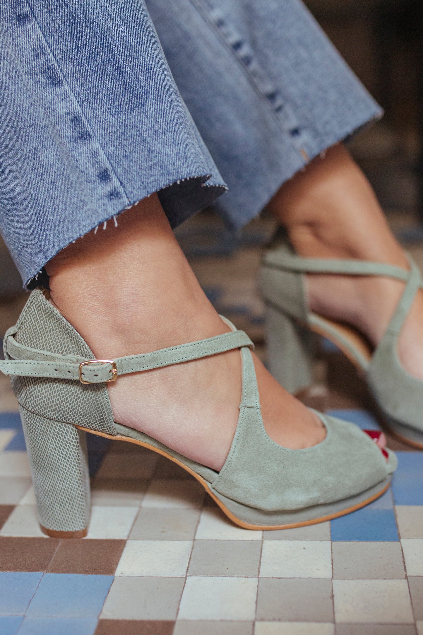 Palma Eucalipto de 7.5 cm-sandalias-ante, eucalipto, liso, novia, palma, sandalia, tacón de 7.5, zapatos de color verde-Loovshoes