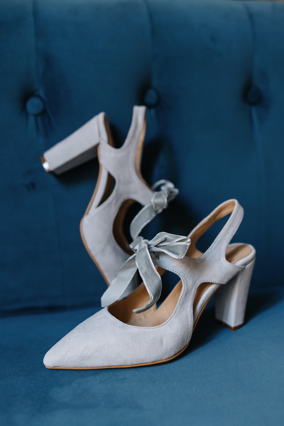 Zoe Gris-tipo salón-ante, liso, novia, salón, tacón de 7.5, terciopelo, zapatos de color gris, zoe-Loovshoes