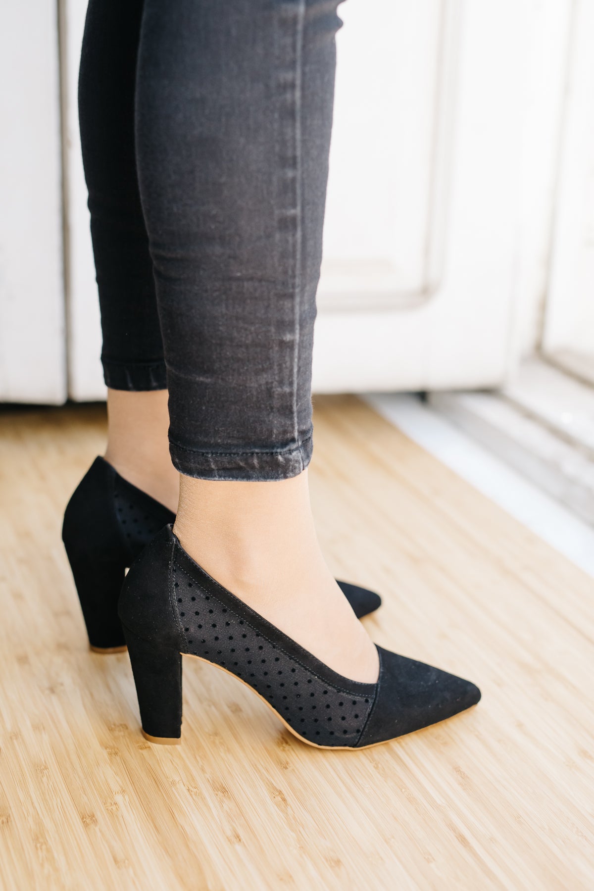 Mimosa Negro Plumeti-tipo salón-ante, mimosa, novia, plumetti, salón, tacón de 7.5, zapatos de color negro-Loovshoes