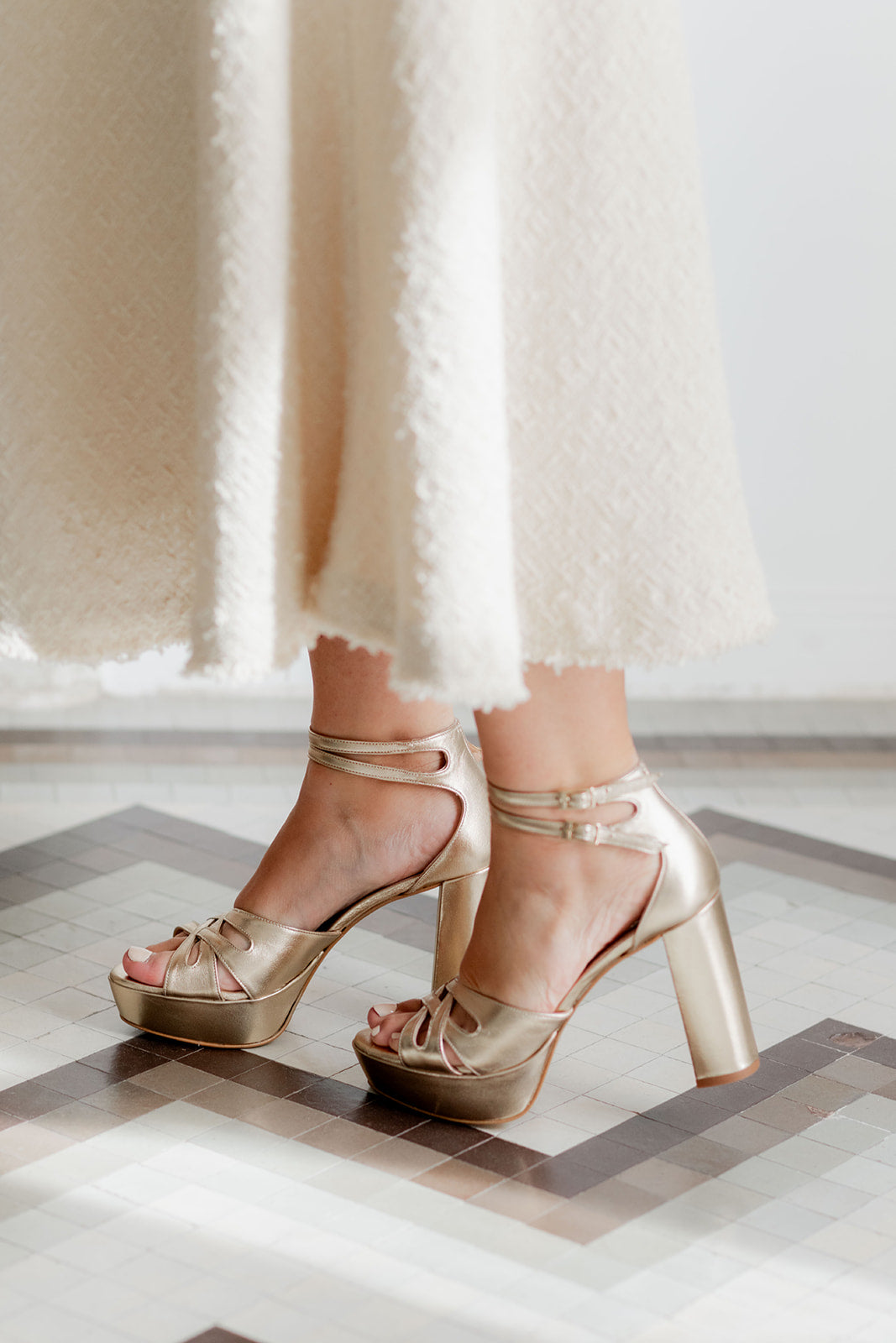 Olimpia Dorado-Sandalia-Olimpia-Loovshoes