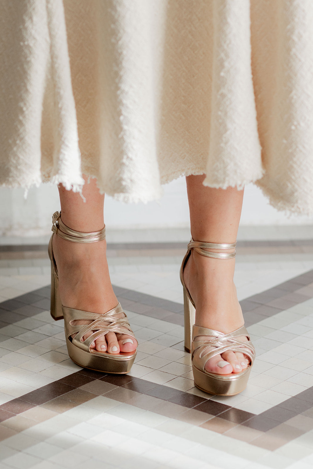 Olimpia Dorado-Sandalia-Olimpia-Loovshoes