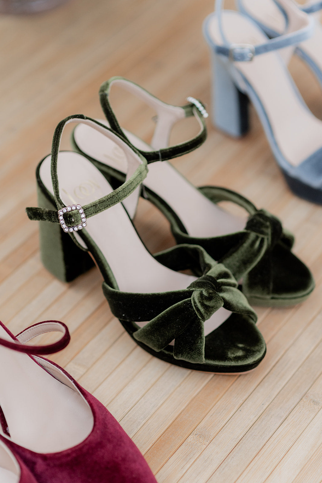 Isabel verde oliva-sandalias-5 cm, new collection, novia, tacón de 7, tacón de 7.5, tacón de 7.5 cm, terciopelo verde-Loovshoes