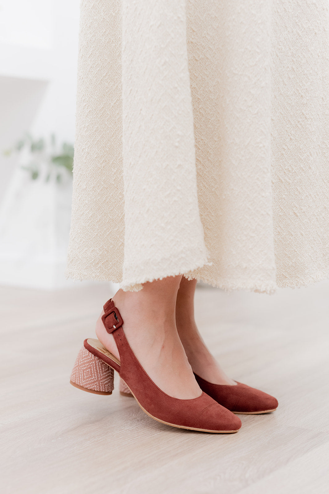 Ania Teja-tipo salón-ania, ante, liso, salón, tacon de 4, zapatos de color teja-Loovshoes