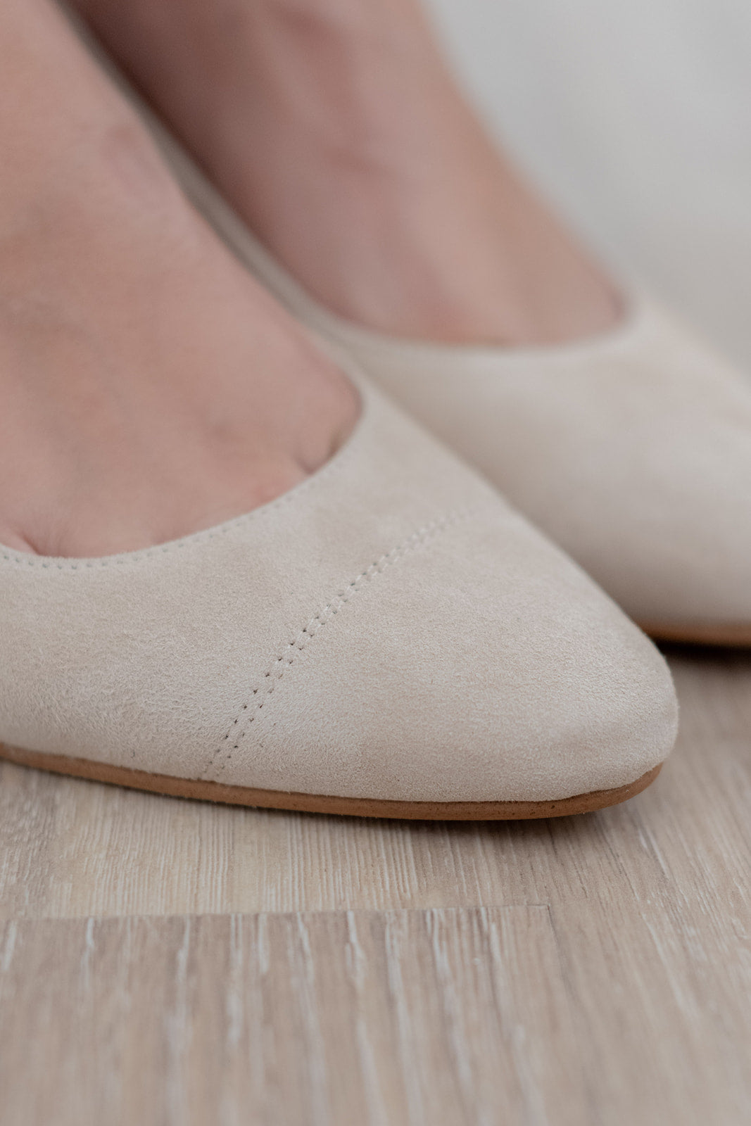 Ania Beige-tipo salón-ania, ante, liso, salón, tacon de 4, zapatos de color beige-Loovshoes