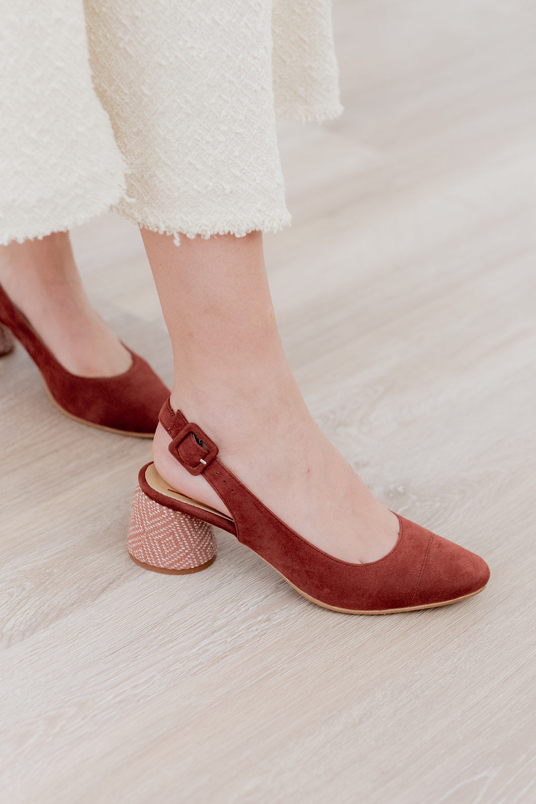 Ania Teja-tipo salón-ania, ante, liso, salón, tacon de 4, zapatos de color teja-Loovshoes