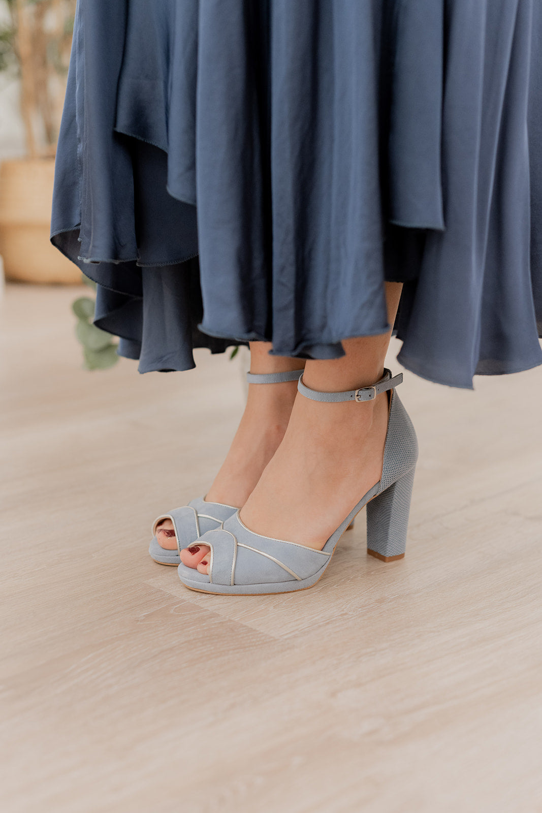 Martina Azul-tipo sandalia-ante, liso, martina, novia, sandalia, tacon de 8, zapatos de color azul-Loovshoes