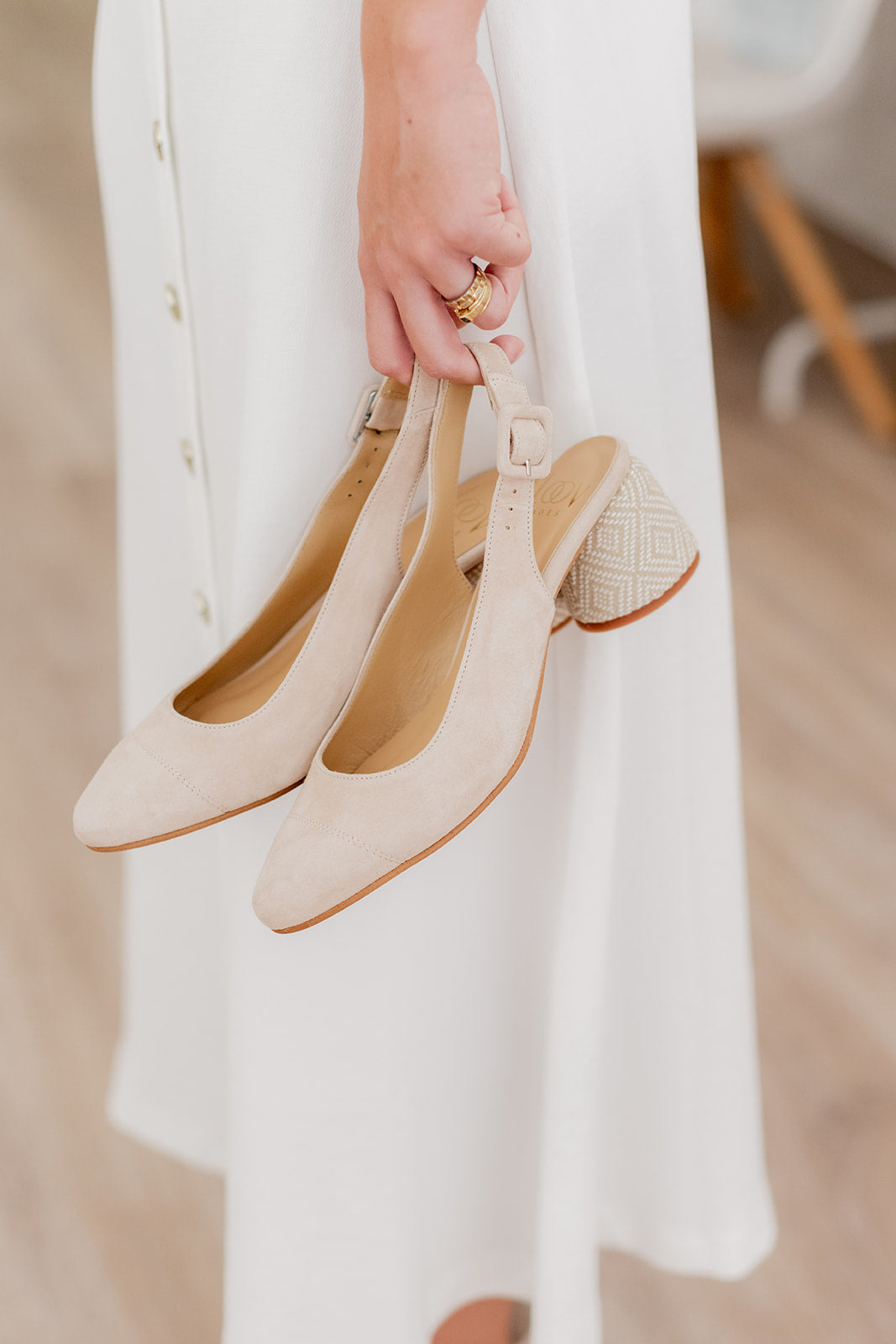 Ania Beige-tipo salón-ania, ante, liso, salón, tacon de 4, zapatos de color beige-Loovshoes