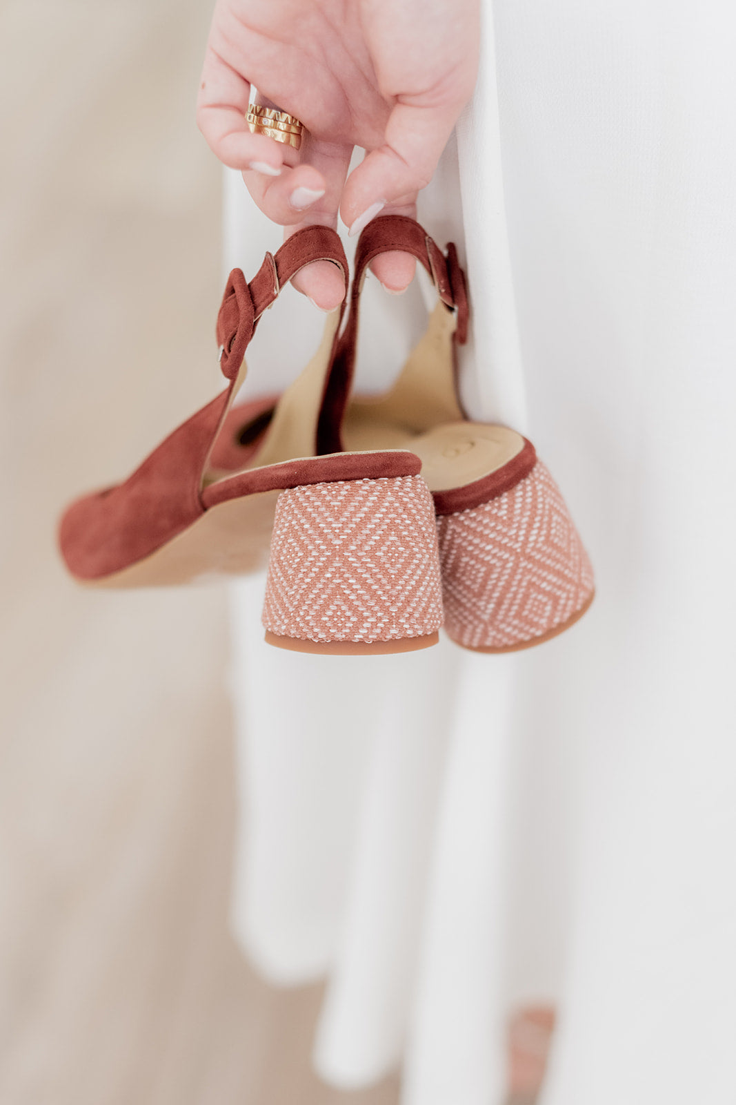 Ania Teja-tipo salón-ania, ante, liso, salón, tacon de 4, zapatos de color teja-Loovshoes