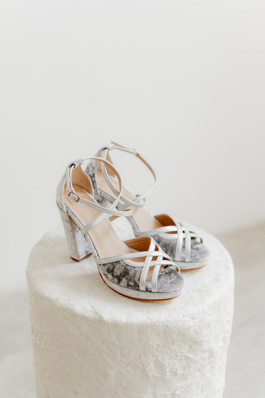 Clara Gris-Sandalia-Clara-Loovshoes