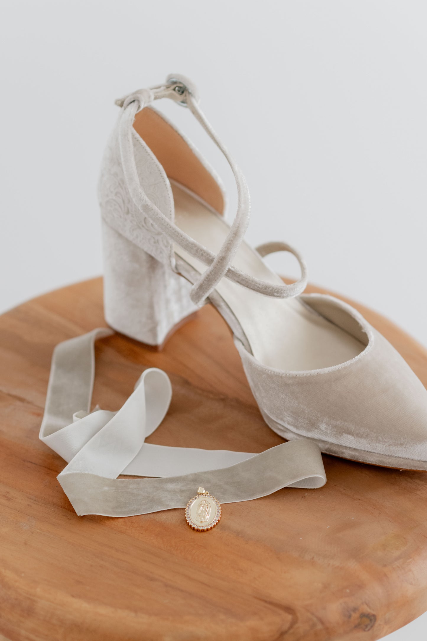 Medalla Ovalada Virgen-Loovshoes