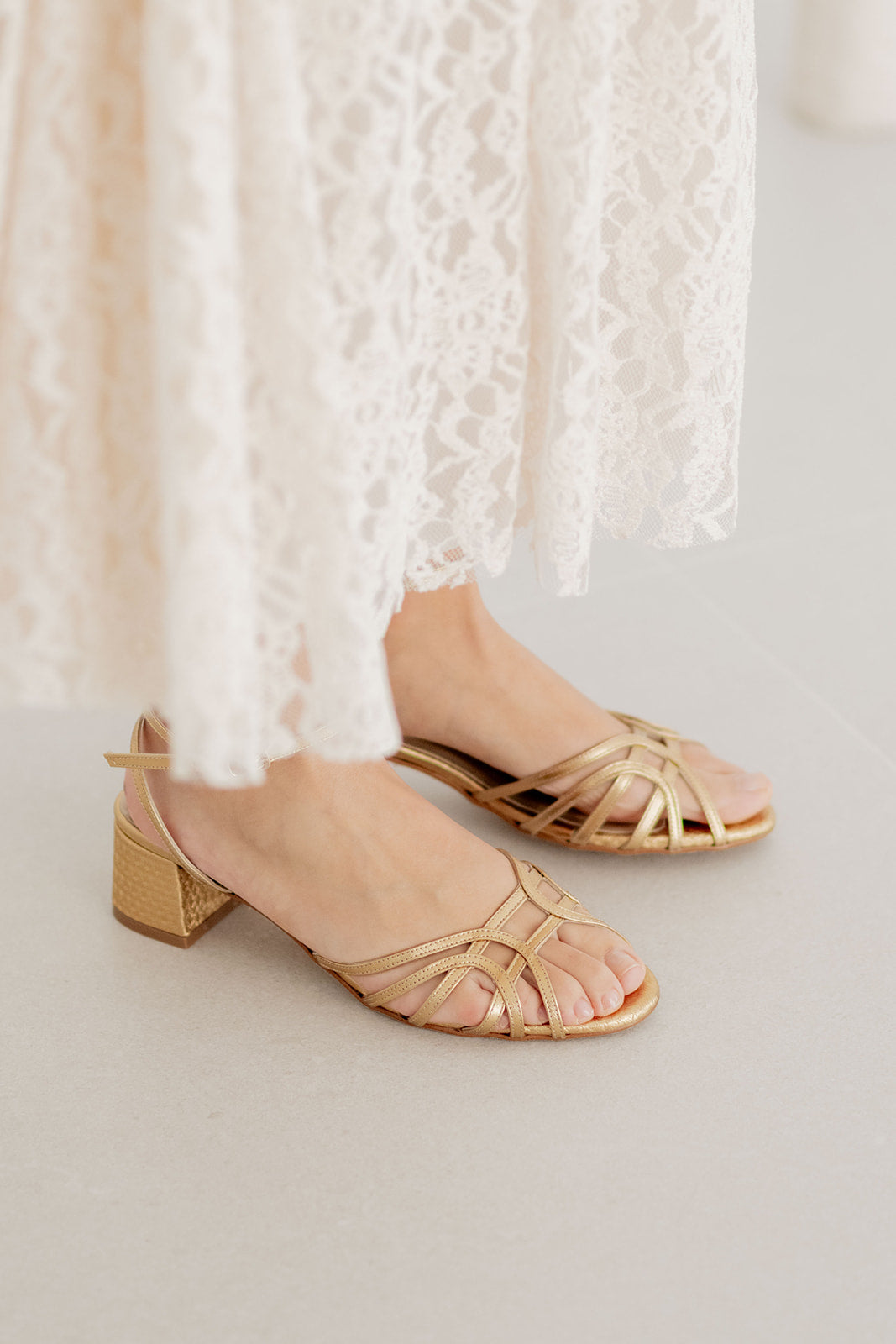 María Oro-Sandalia-María-Loovshoes