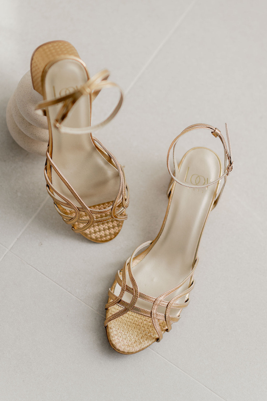 María Oro-Sandalia-María-Loovshoes