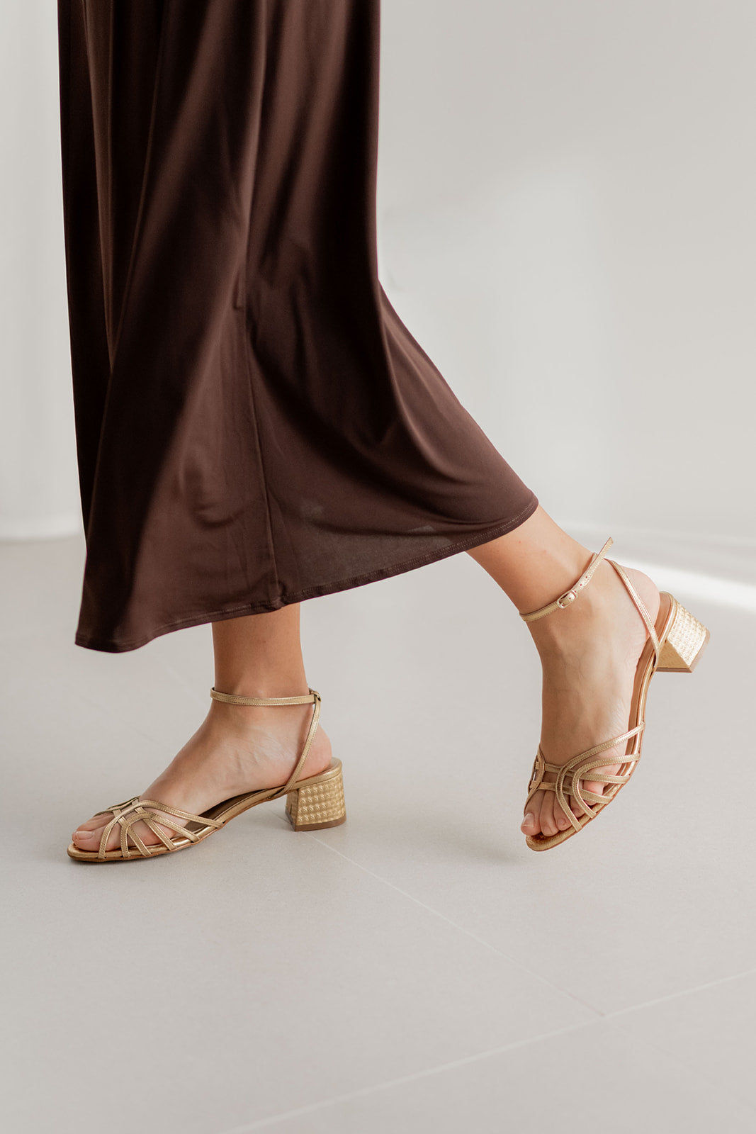 María Oro-Sandalia-María-Loovshoes