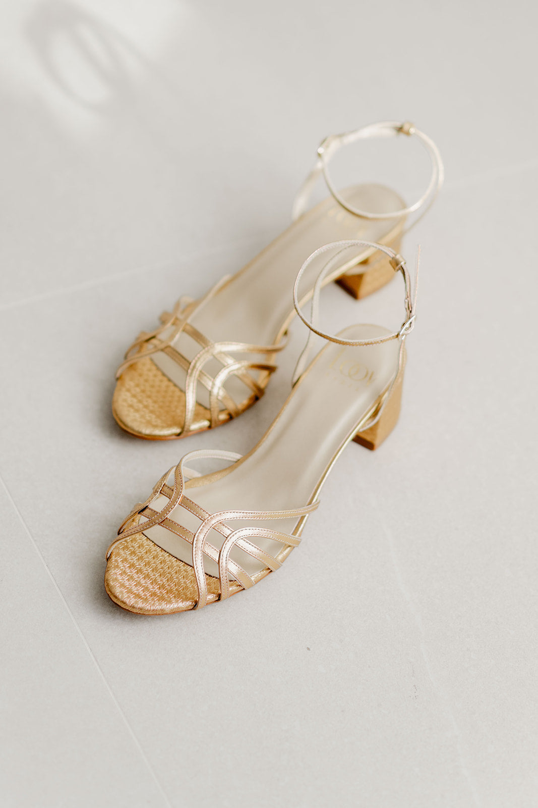 María Oro-Sandalia-María-Loovshoes