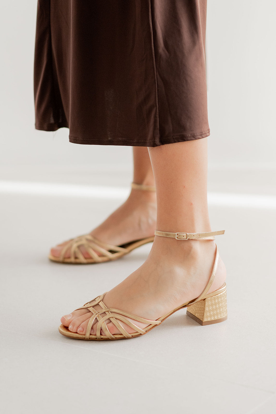 María Oro-Sandalia-María-Loovshoes