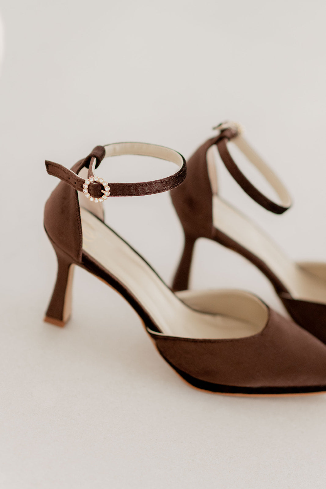 Helene Chocolate-Salón-helene-Loovshoes