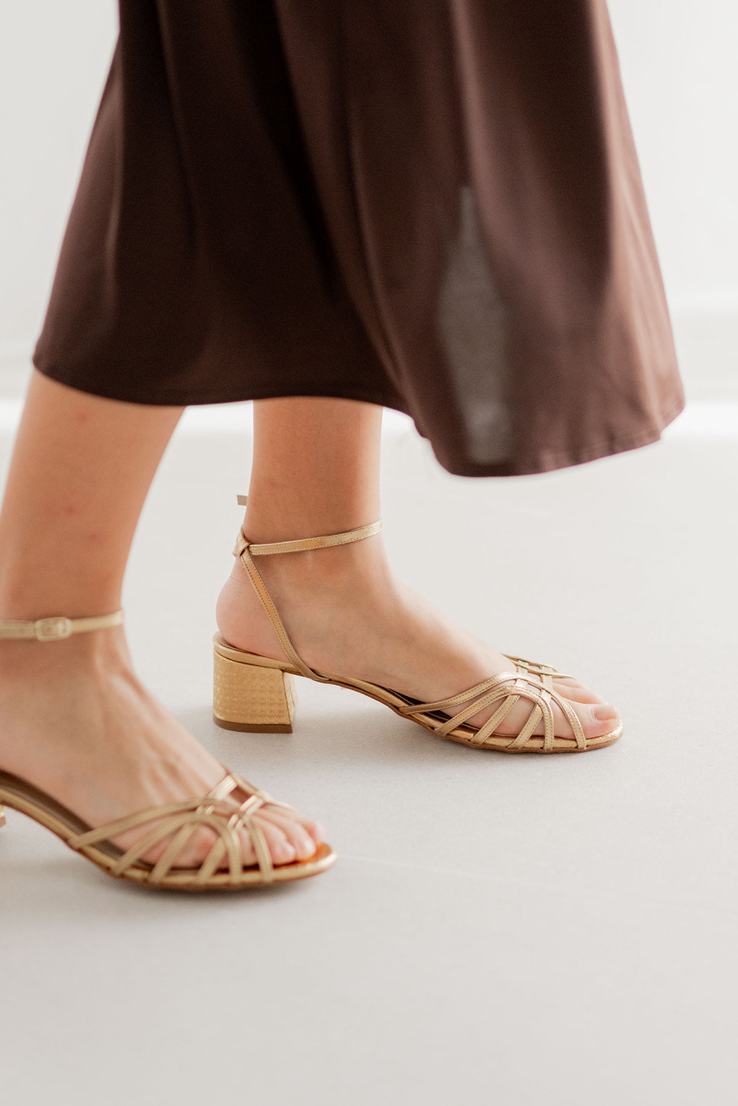 María Oro-Sandalia-María-Loovshoes