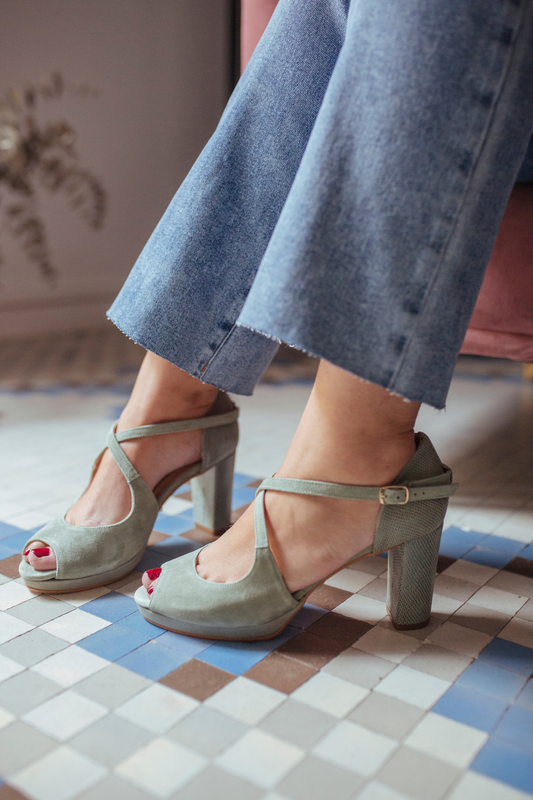 Palma Eucalipto de 7.5 cm-sandalias-ante, eucalipto, liso, novia, palma, sandalia, tacón de 7.5, zapatos de color verde-Loovshoes