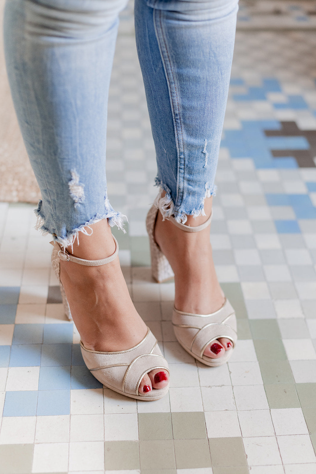 Martina Beige-tipo sandalia-ante, liso, martina, sandalia, tacon de 8, zapatos de color beige, zapatos de color beige oscuro-Loovshoes