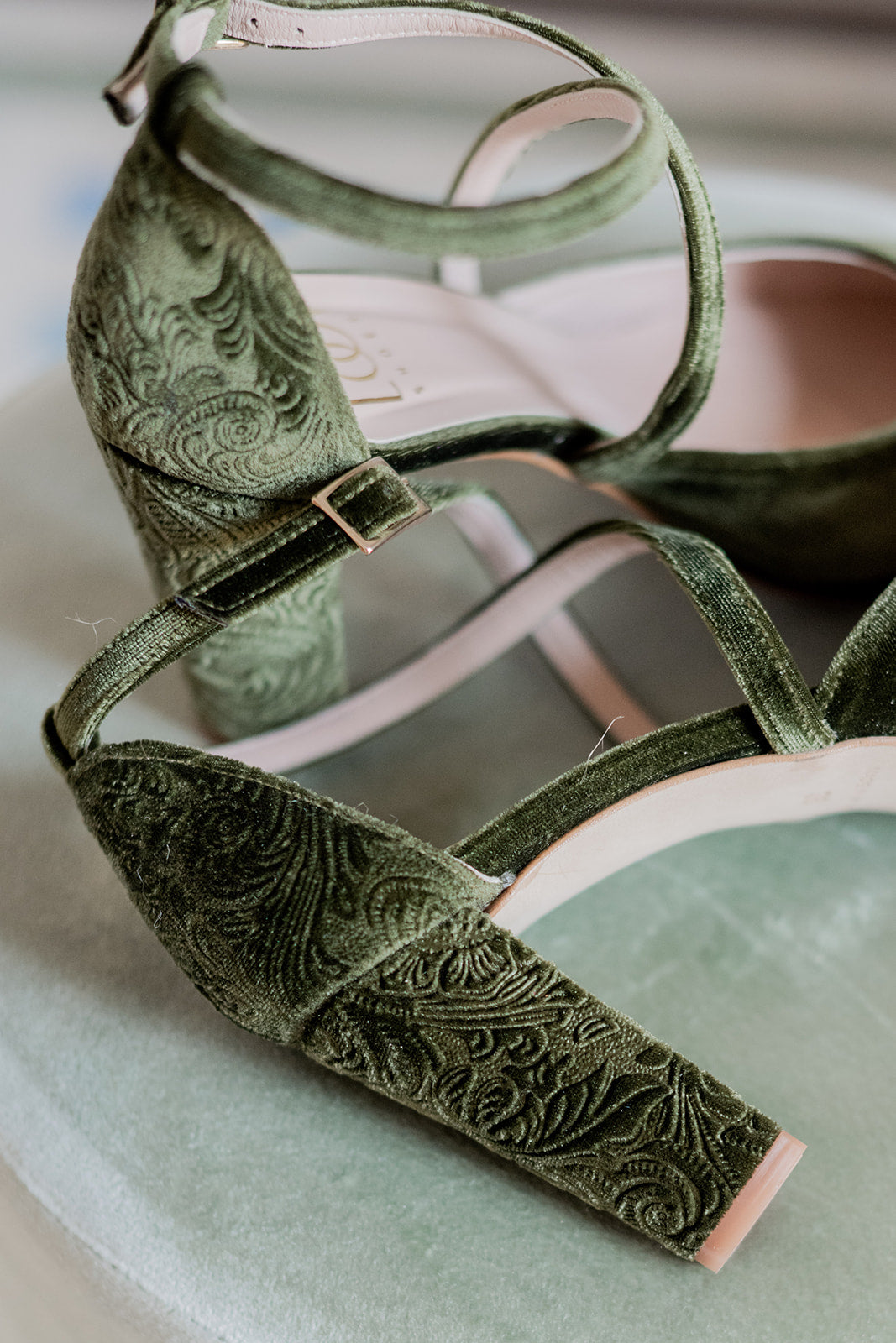 Celia Velvet Olive-tipo salón-celia, cápsula velvet collection, liso, novia, salón, tacón de 7.5, terciopelo, terciopelo verde, verde oliva, zapatos de color verde-Loovshoes