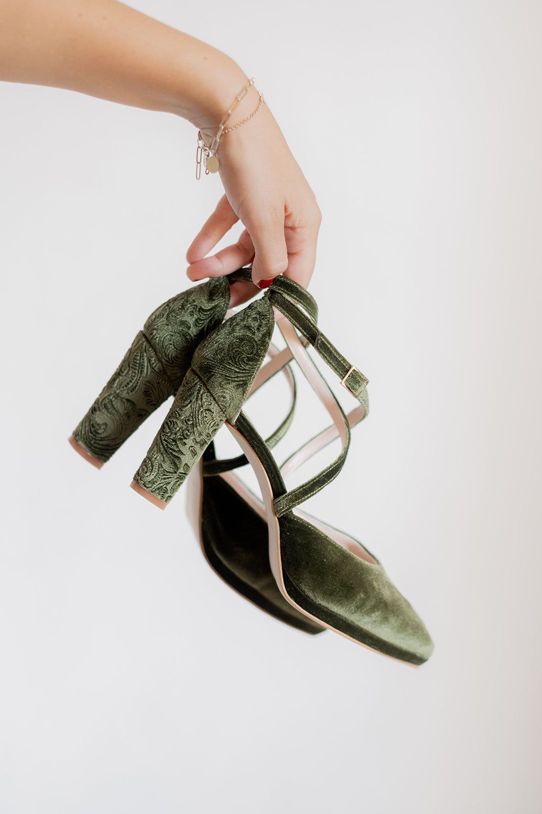 Celia Velvet Olive-tipo salón-celia, cápsula velvet collection, liso, novia, salón, tacón de 7.5, terciopelo, terciopelo verde, verde oliva, zapatos de color verde-Loovshoes