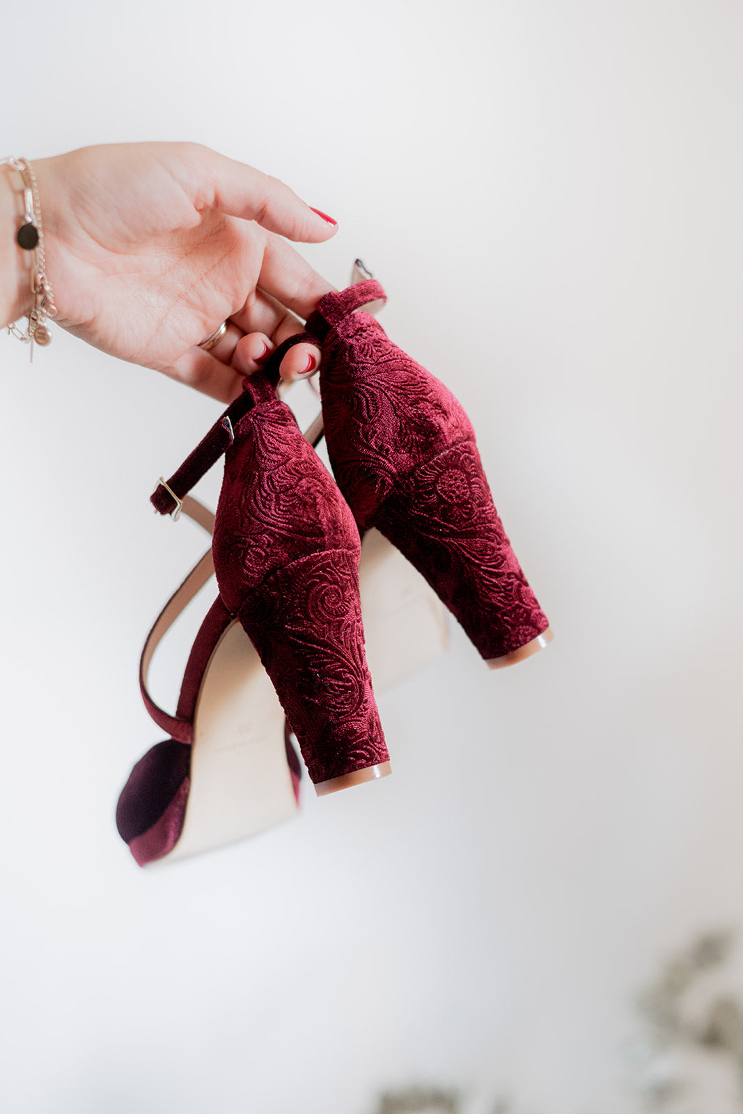 Celia Velvet Wine-tipo salón-celia, cápsula velvet collection, liso, novia, salón, tacón de 7.5, terciopelo, terciopelo granate, zapatos de color granate-Loovshoes