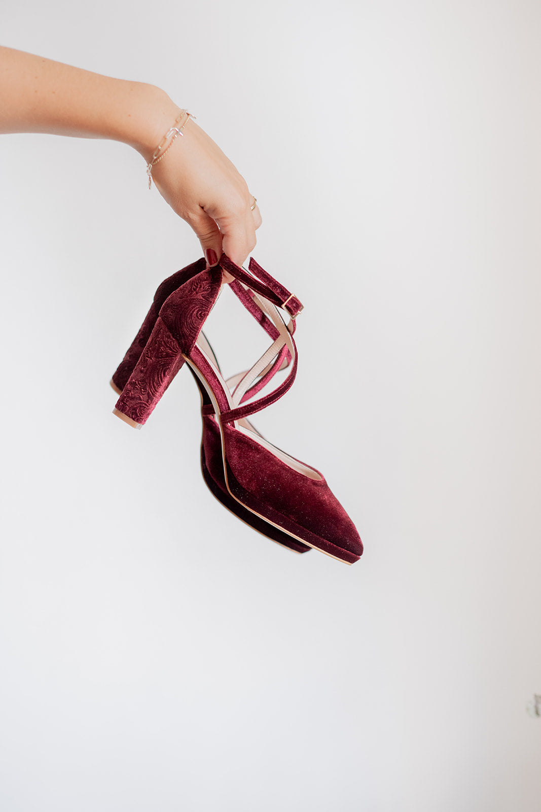 Celia Velvet Wine-tipo salón-celia, cápsula velvet collection, liso, novia, salón, tacón de 7.5, terciopelo, terciopelo granate, zapatos de color granate-Loovshoes