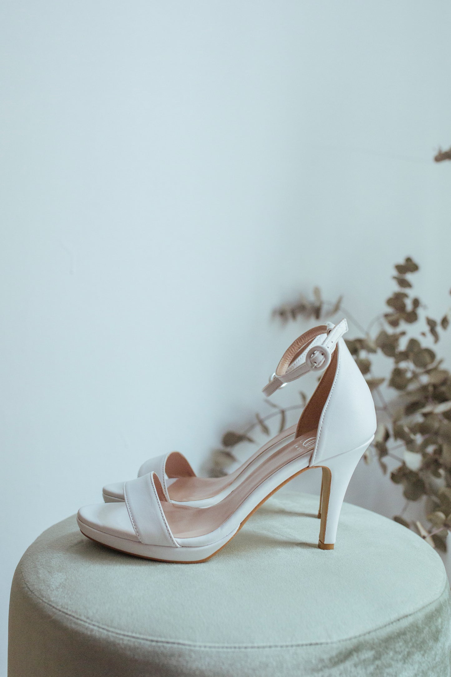 Alma Blanco de 8 cm-tipo salón-alma, blanco, liso, sandalia, tacon de 8, zapatos de color blanco-Loovshoes