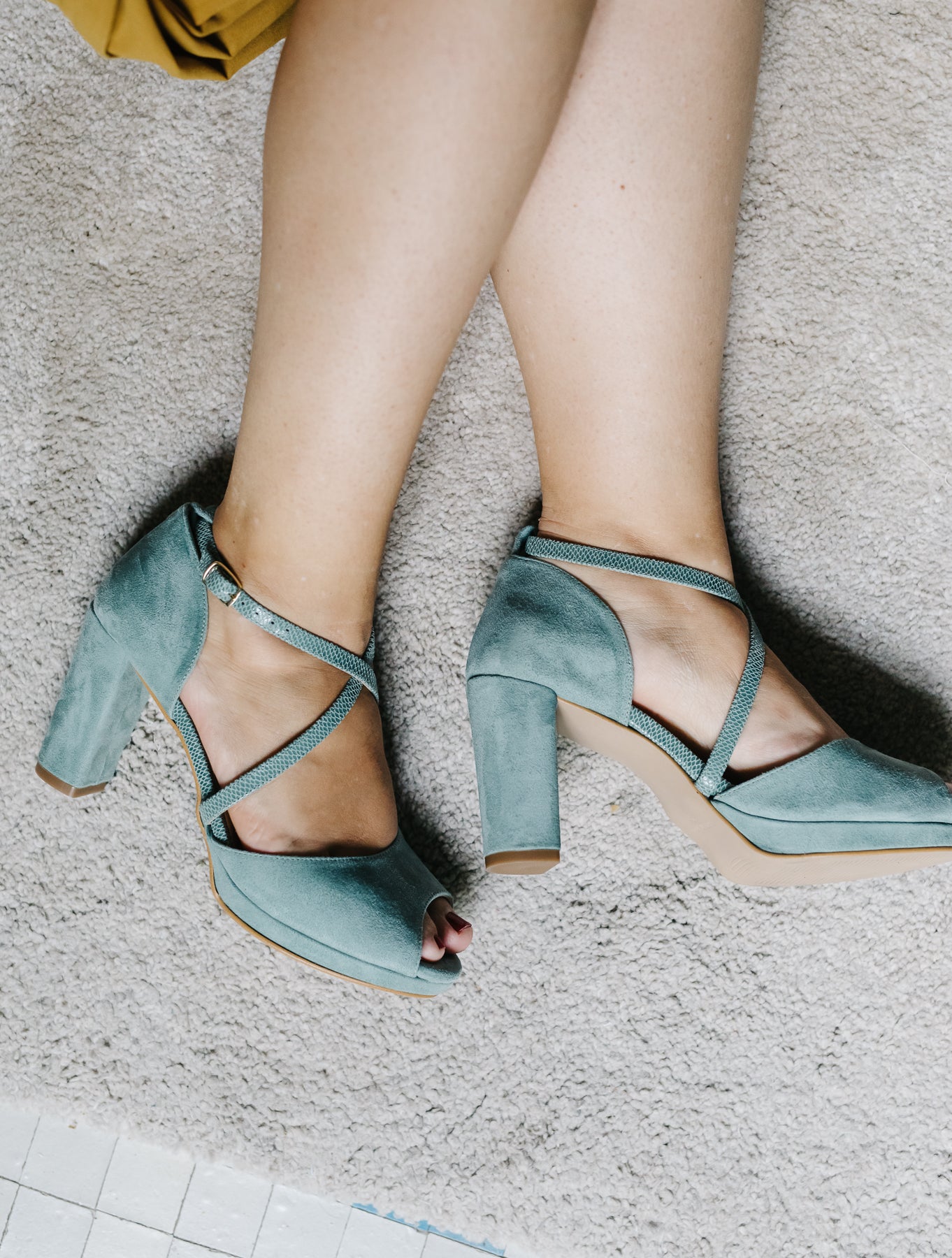 Nora Eucalipto-sandalias-ante, liso, nora, novia, sandalia, tacón de 8, zapatos de color verde-Loovshoes