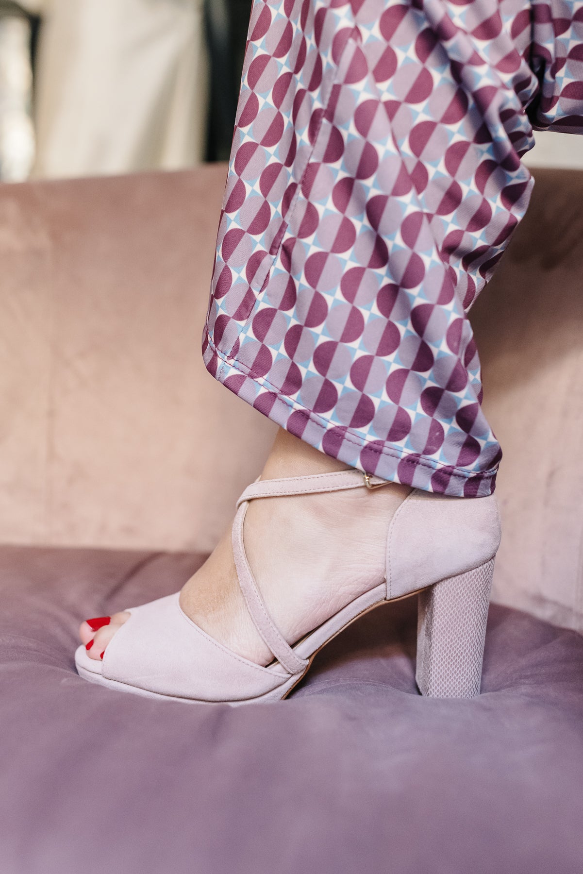 Nora Rosa Nude-sandalias-ante, liso, nora, novia, sandalia, tacón de 8, zapatos de color rosa nude-Loovshoes