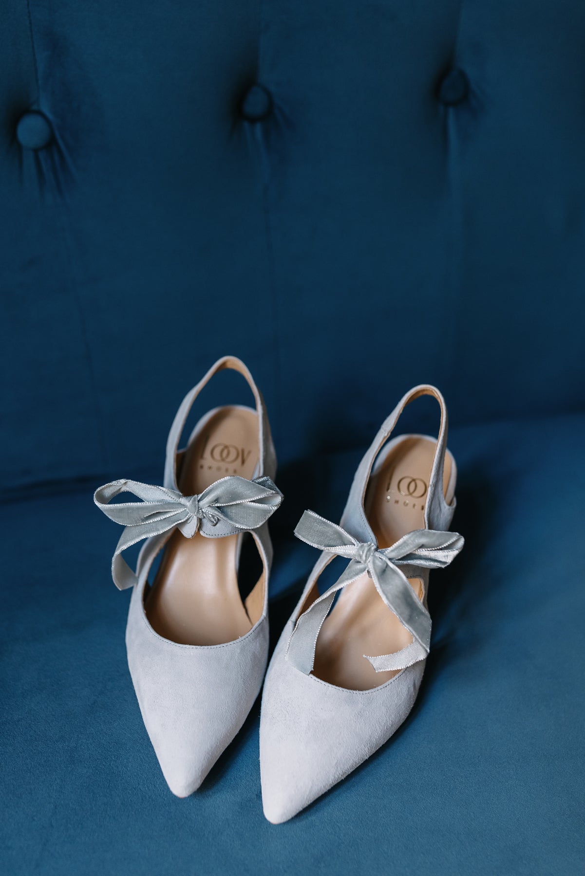 Zoe Gris-tipo salón-ante, liso, novia, salón, tacón de 7.5, terciopelo, zapatos de color gris, zoe-Loovshoes